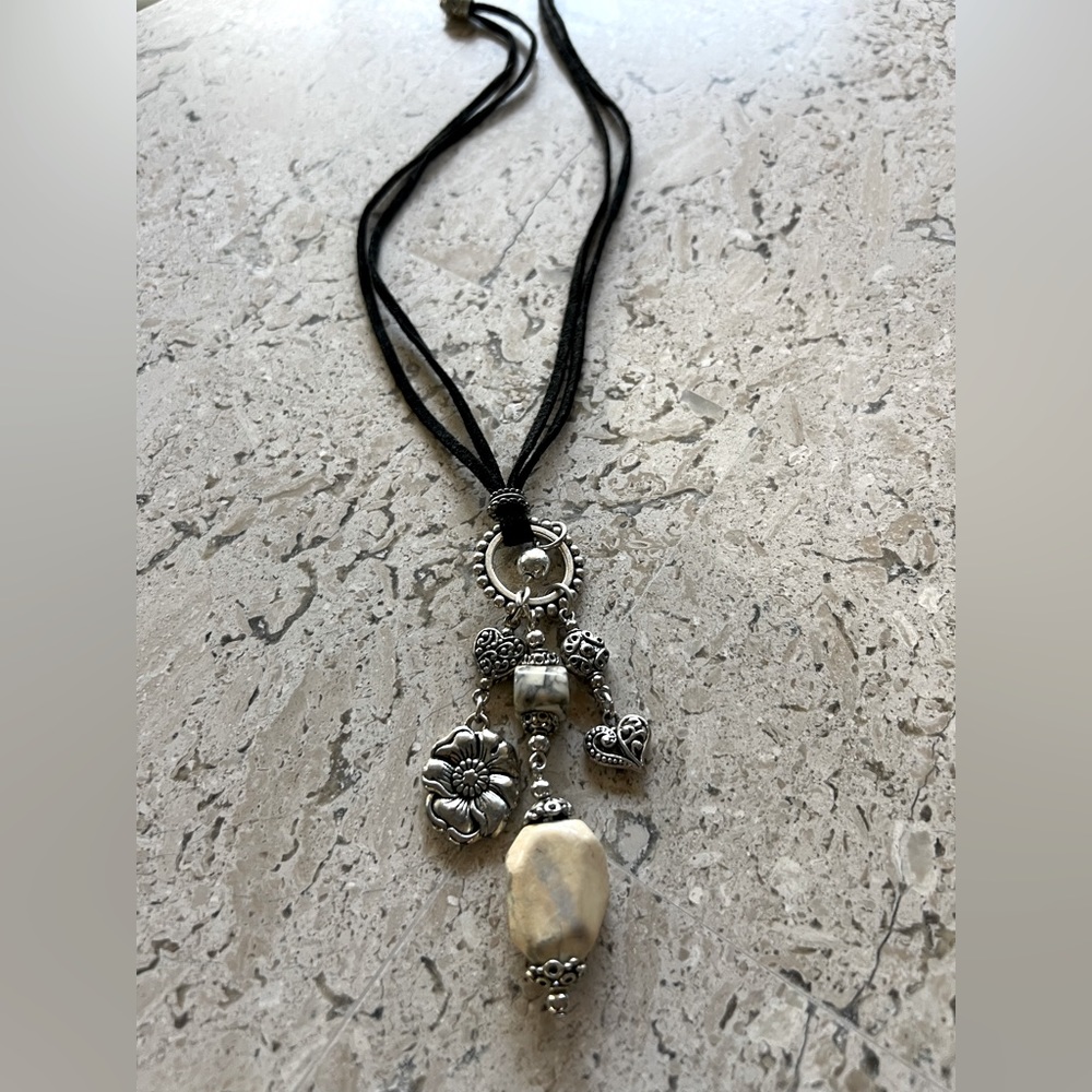 Price drop❗️Beautiful stone and metal necklace